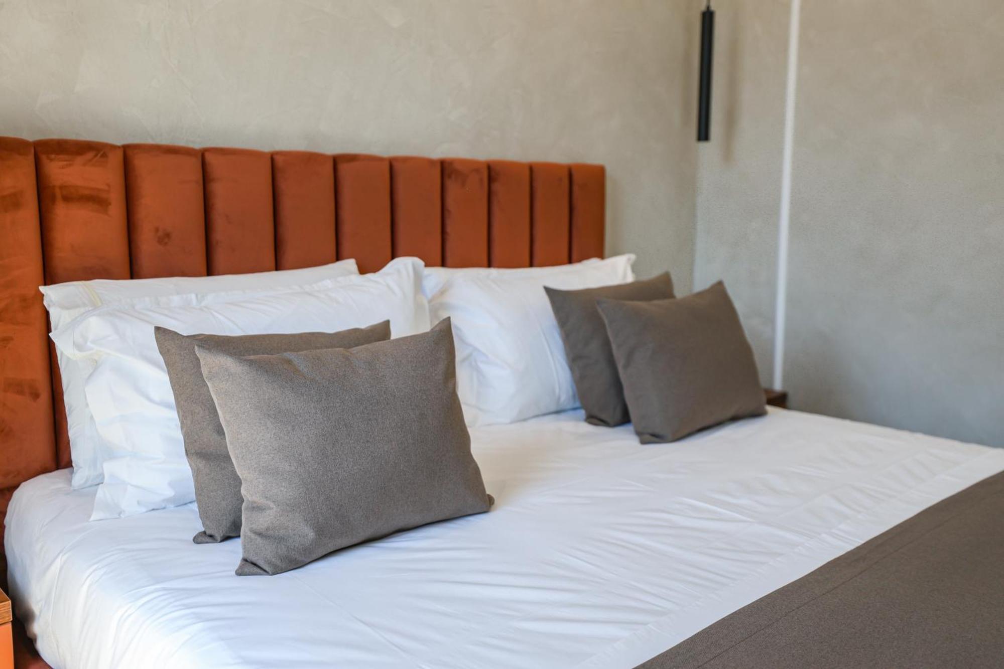 Hotel Plaza Berat Bagian luar foto