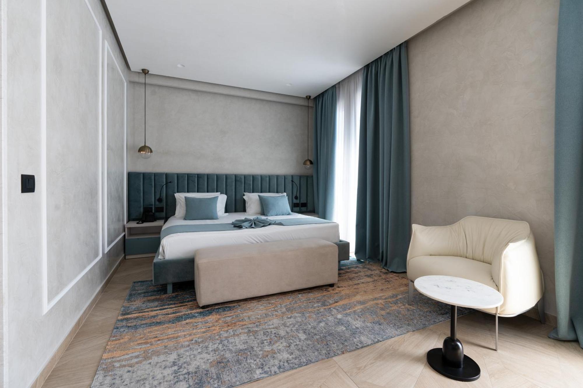 Hotel Plaza Berat Bagian luar foto