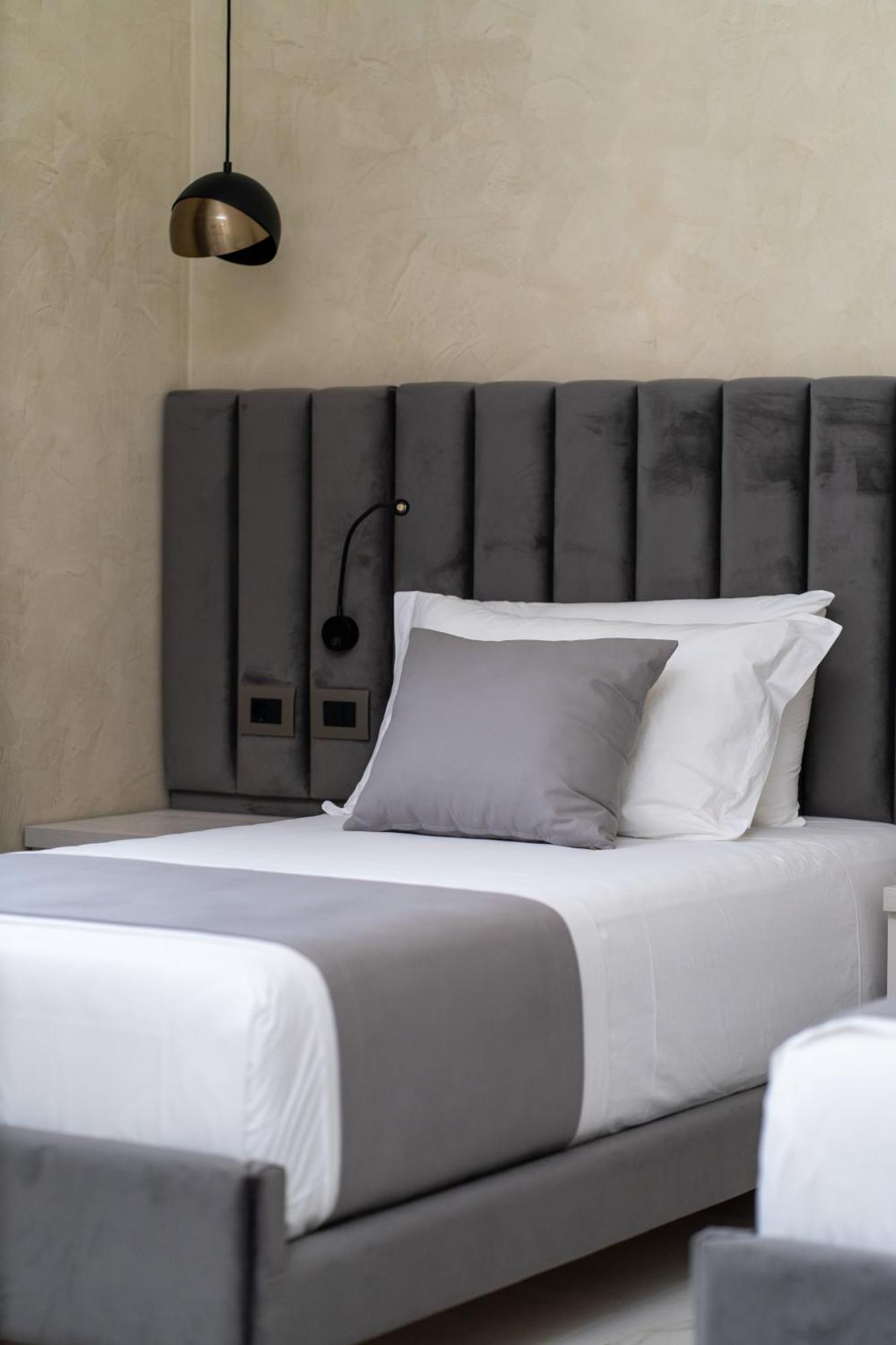 Hotel Plaza Berat Bagian luar foto