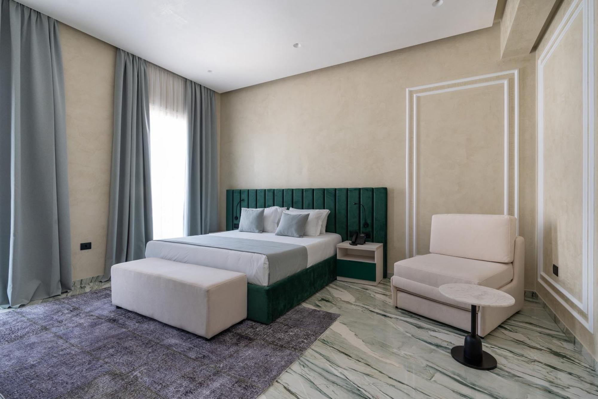 Hotel Plaza Berat Bagian luar foto